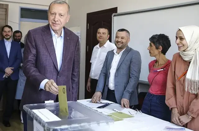 AK Parti Genel Sekreteri İnan, masasına gelen son anketi paylaştı