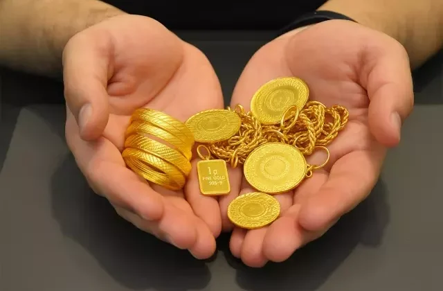 Altın, yeni haftaya hareketli başladı