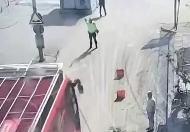 Aracı polisin üzerine süren CHP otobüsünün şoförüne ev hapsi