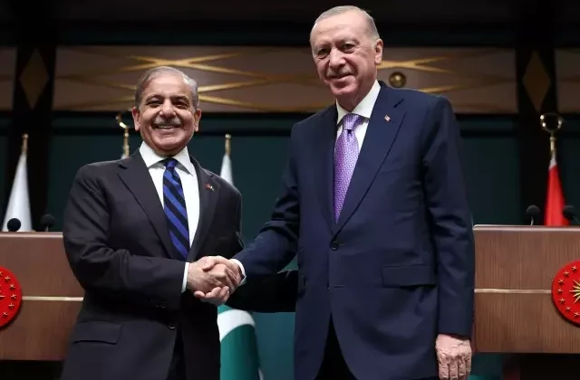 Ateşkes ilan eden Pakistan Başbakanı Şerif’ten Türkiye’ye teşekkür