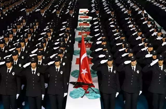 Bakan Yerlikaya’nın katıldığı kura töreninde 22 bin 45 polisin atama ve yer değiştirmesi yapıldı