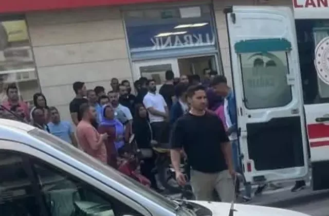 Banka müdürüne bıçak çekti, paralarla kapıdan çıkamadan yakalandı