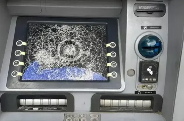 Bayrampaşa’da ATM’lere saldırdılar! Vatandaşlar mağdur oldu