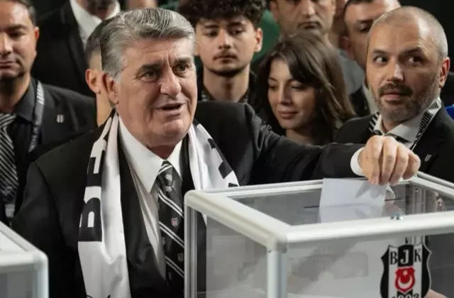 Beşiktaş’ta Serdal Adalı yeniden başkan seçildi