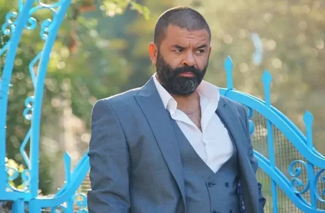Bülent Şakrak aşk hayatıyla gündemde! Sevgilisiyle romantik akşam yemeğine çıktı