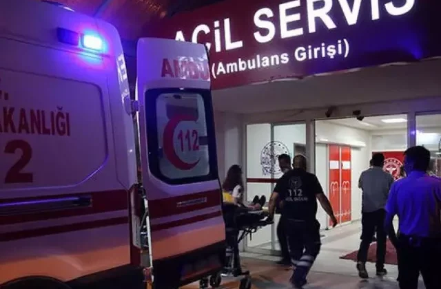 Bursa’da çöp atma tartışması kılıçlı kavgaya dönüştü! 3 kişi yaralandı