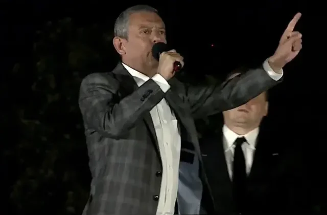 CHP lideri Özel neredeyse küfrediyordu: İkisini birlikte yuhalayın anasını…