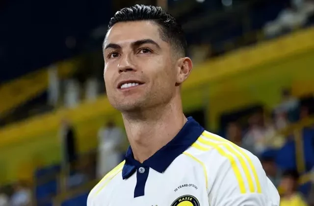 Cristiano Ronaldo’nun geleceği belli oldu! İmzayı bile attı