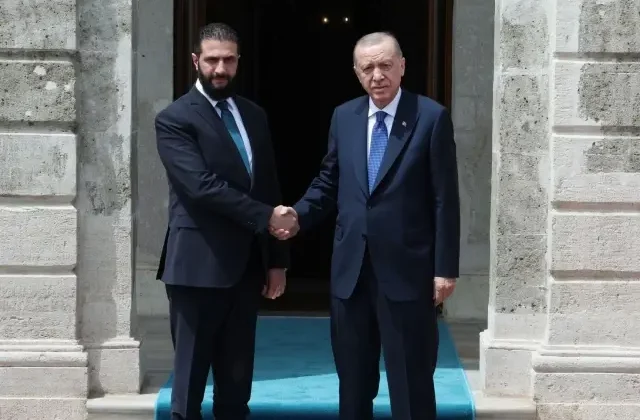 Cumhurbaşkanı Erdoğan ile Şara Dolmabahçe’de bir araya geldi! İşte ilk görüntüler