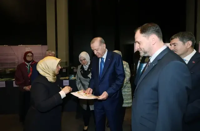 Cumhurbaşkanı Erdoğan’dan Türkiye’de ilke imza atan sergiye ziyaret