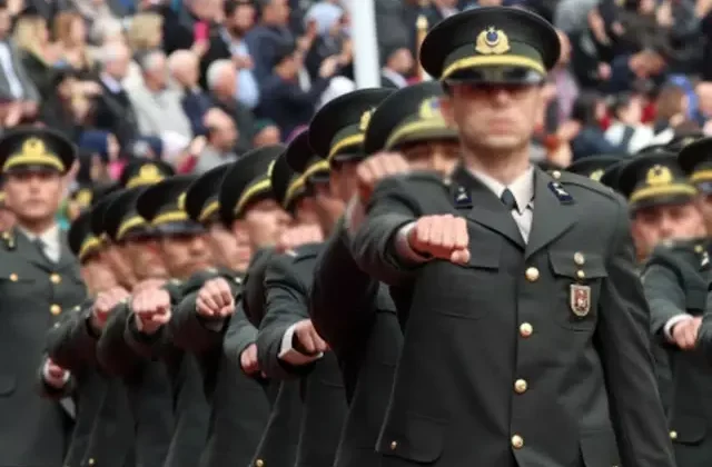 Cumhurbaşkanına TSK’da ihraç yetkisi veren düzenleme geri çekildi