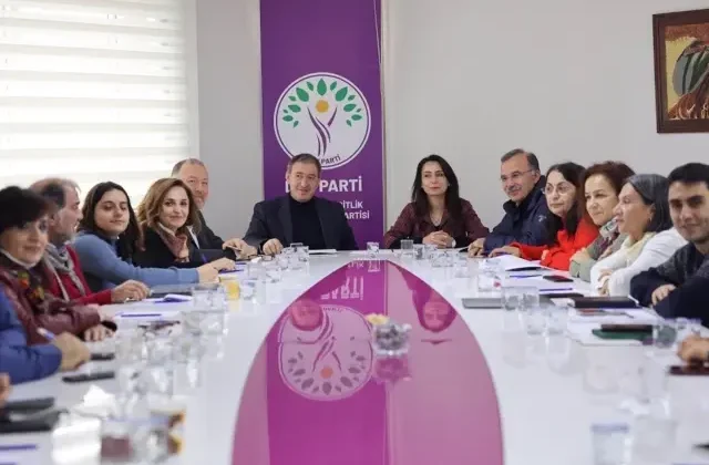 DEM Parti MYK’sı süreci ele aldı: İmralı’yı ziyaret edenlere yasal güvence talep edilecek