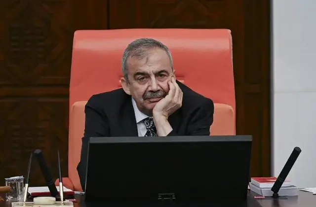 DEM Parti, Sırrı Süreyya Önder’in koltuğuna oturacak ismi belirledi