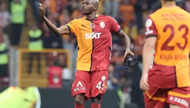 Devre arasında gerginlik! Osimhen, Ba’yı soyunma odası koridoruna çağırdı