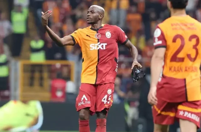 Devre arasında gerginlik! Osimhen, Ba’yı soyunma odası koridoruna çağırdı
