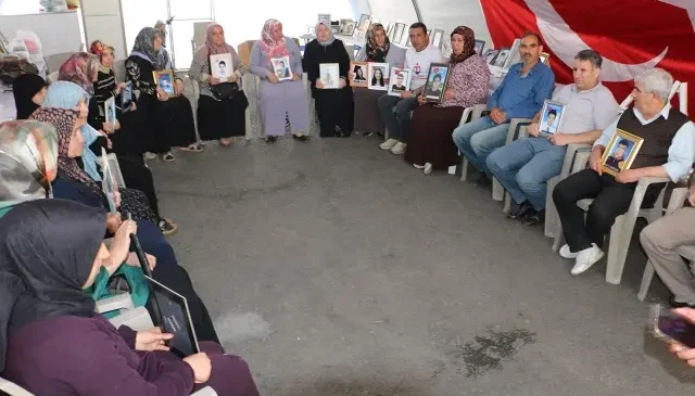 Diyarbakır anneleri PKK’nın kendini feshetmesiyle evlatlarına kavuşmayı bekliyor
