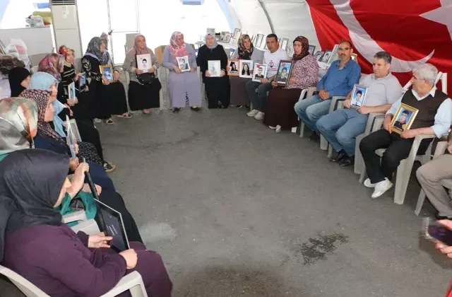 Diyarbakır anneleri PKK’nın kendini feshetmesiyle evlatlarına kavuşmayı bekliyor