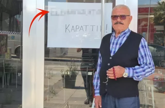 Dükkanını kapattı, cam astığı yazıyı görenler şaka sanıyor