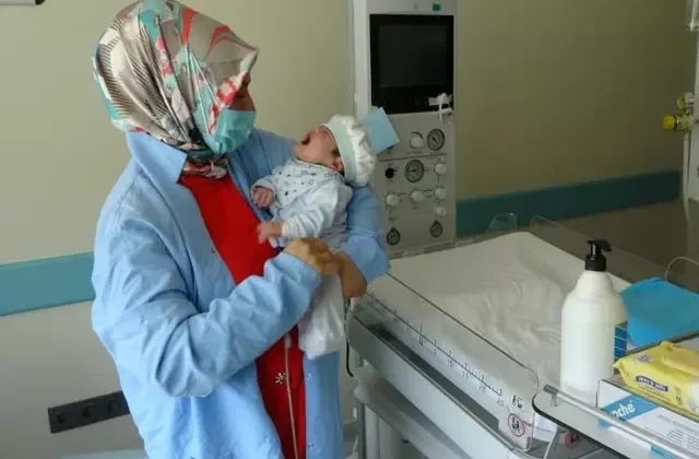 Dünyada yedinci vaka! Eymen bebek tıp literatürüne girdi