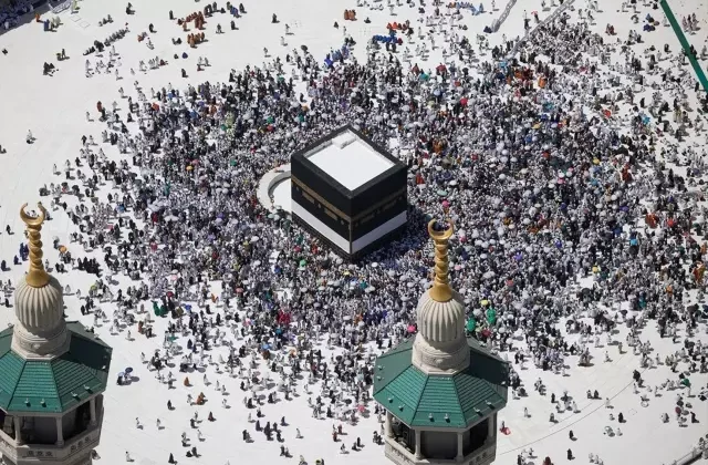 Dünyanın en büyük saatinin balkonundan Kabe-i Muazzama görüntülendi