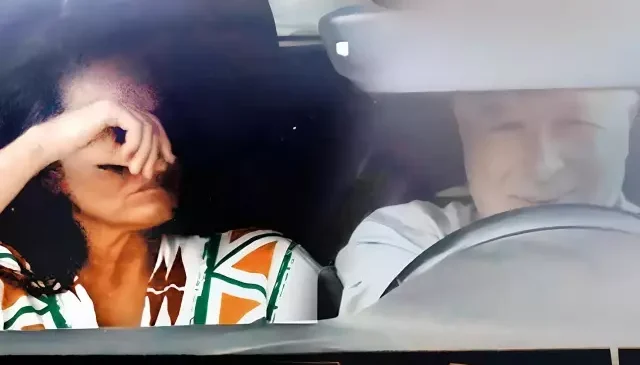 Eda Taşpınar’ın trafikte zor anları! Elleriyle gizlemeye çalıştı