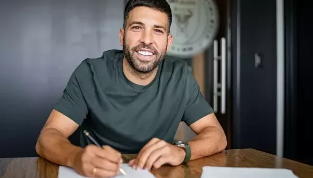 Efsane sol bek Jordi Alba’dan 2 yıllık imza