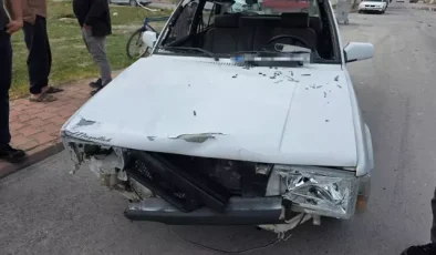 Elektrikli motosikletle otomobil çarpıştı: Sürücünün gözü çıktı