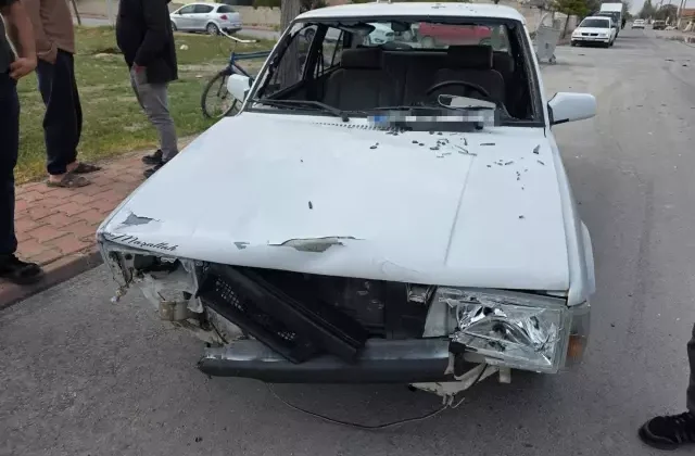Elektrikli motosikletle otomobil çarpıştı: Sürücünün gözü çıktı