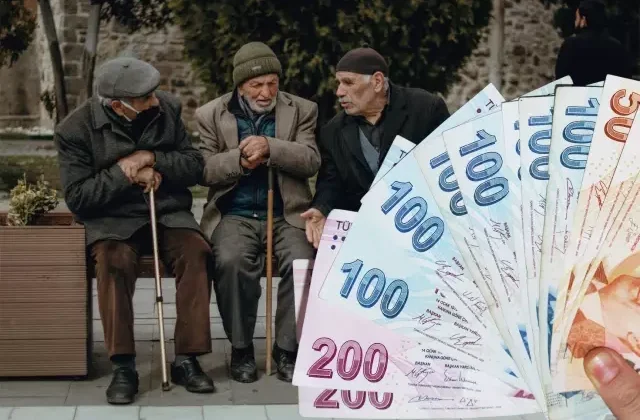 Emeklilere ödenecek Kurban Bayramı ikramiyesinde takvim netleşmeye başladı