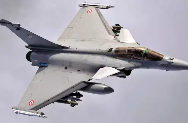 Endonezya, Fransa ile yaptığı Rfale savaş uçağı anlaşmasını durdurdu