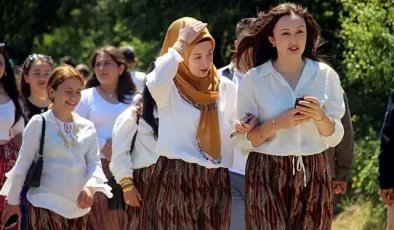 Eş adaylarını bulmak için 1,5 kilometre yürüdüler