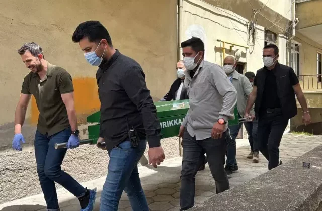 Ev sahibi, 11 yıldır aranan kişinin cesedini kiracısının evindeki buzdolabında buldu