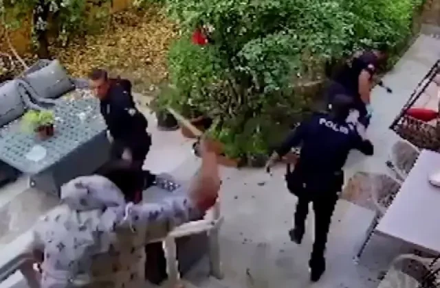 “Evi şeytanlar bastı” diyerek sinir krizi geçidi, polisi 7 yerinden bıçakladı