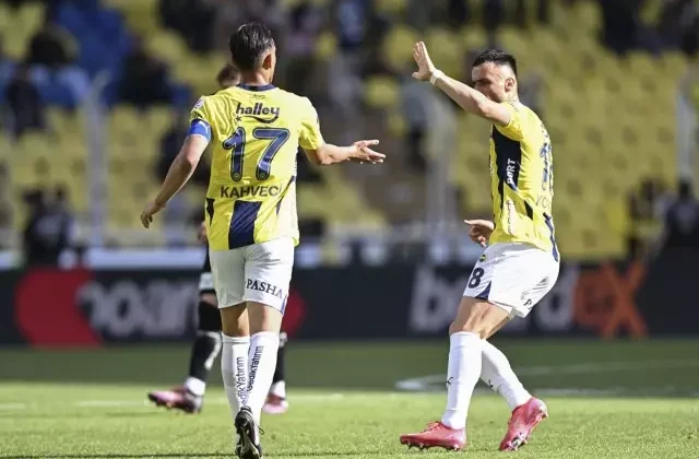Fenerbahçe ligin son maçında geriden gelip kazandı