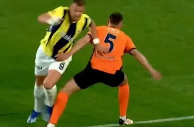 Fenerbahçe penaltı bekledi ancak hakem ‘devam’ dedi