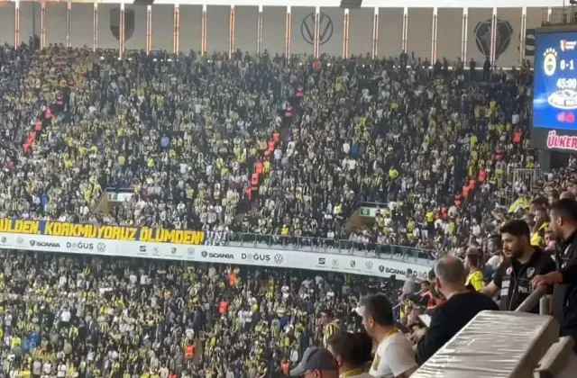Fenerbahçe tribünlerinden Ali Koç’a dev protesto