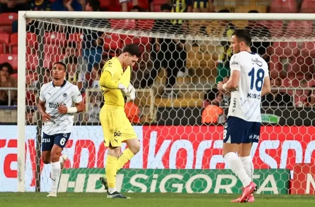 Fenerbahçeli futbolculardan 4-2’lik yenilgi sonrası flaş hareket