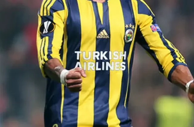 Fenerbahçe’nin eski yıldızı siyasete girdi! İşte desteklediği parti
