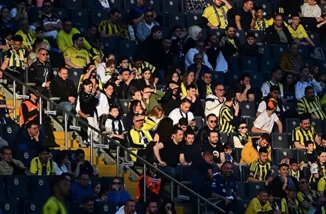 Fenerbahçe’nin olaylı maçında sadece 1 futbolcu alkışlandı