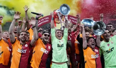 Galatasaray şampiyonluğu taraftarı önünde kutladı