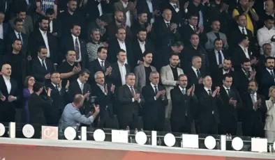 Galatasaray taraftarından İbrahim Hacıosmanoğlu’na tepki! Elini sıkmadı