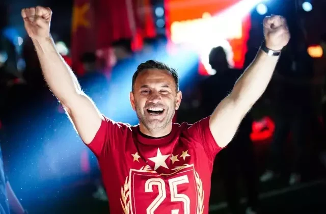 Galatasaray’da Okan Buruk tarihe geçti