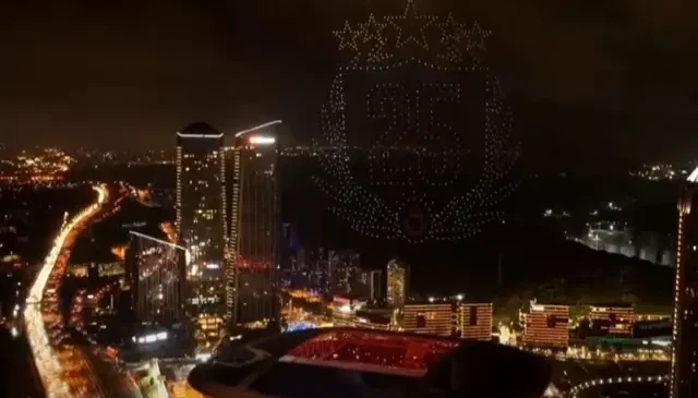 Galatasaray’dan görülmemiş drone şovu! 5 yıldızı 5 farklı yerden getirdiler
