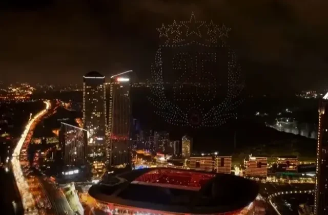 Galatasaray’dan görülmemiş drone şovu! 5 yıldızı 5 farklı yerden getirdiler