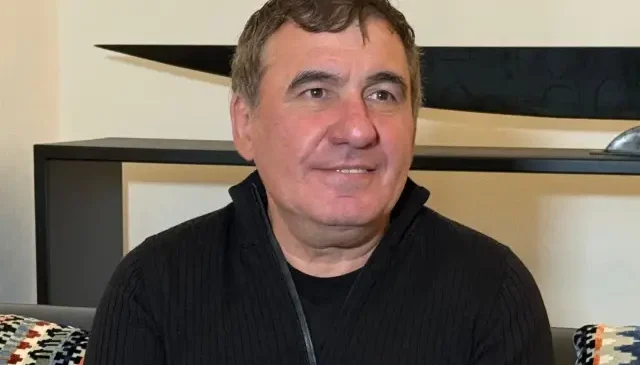 Galatasaray’ın efsanesi Hagi, Okan Buruk’u öve öve bitiremedi: Altın ekibin bir parçası