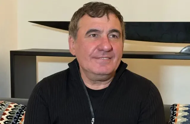 Galatasaray’ın efsanesi Hagi, Okan Buruk’u öve öve bitiremedi: Altın ekibin bir parçası