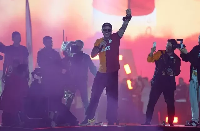 Galatasaray’ın yıldızı Icardi, şampiyonluk kutlamasında Ali Koç yazılı forma giydi