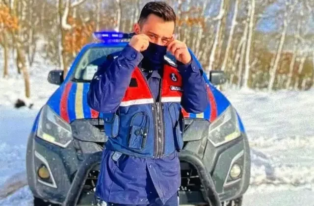 Genç astsubay serinlemek için girdiği derede boğularak can verdi