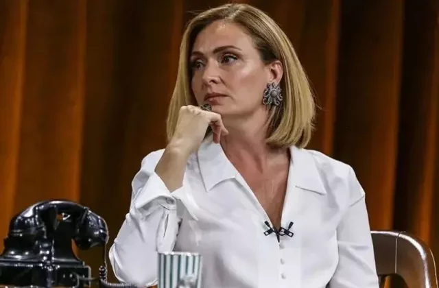 Gözlerden uzak aşk yaşayan Ceyda Düvenci’den sürpriz kutlama
