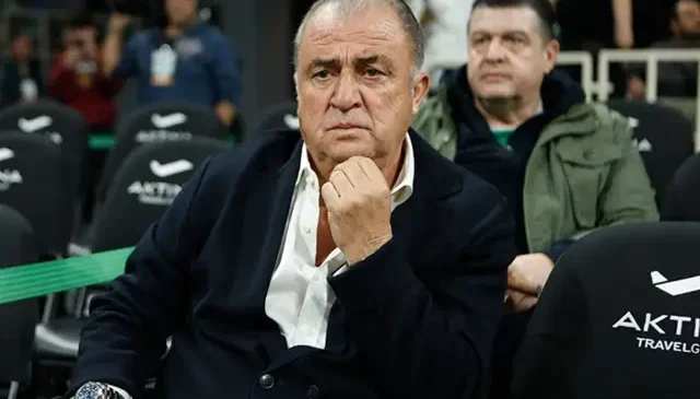Herkes Fatih Terim’in evinin bahçesine astığı bayrağı konuşuyor